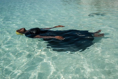 Girls learning to swim in Zanzibar, an island where the majority of girls never do — Photo story