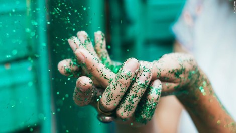 How Your Glittery Christmas Toys And Make-up Are Ruining The Oceans